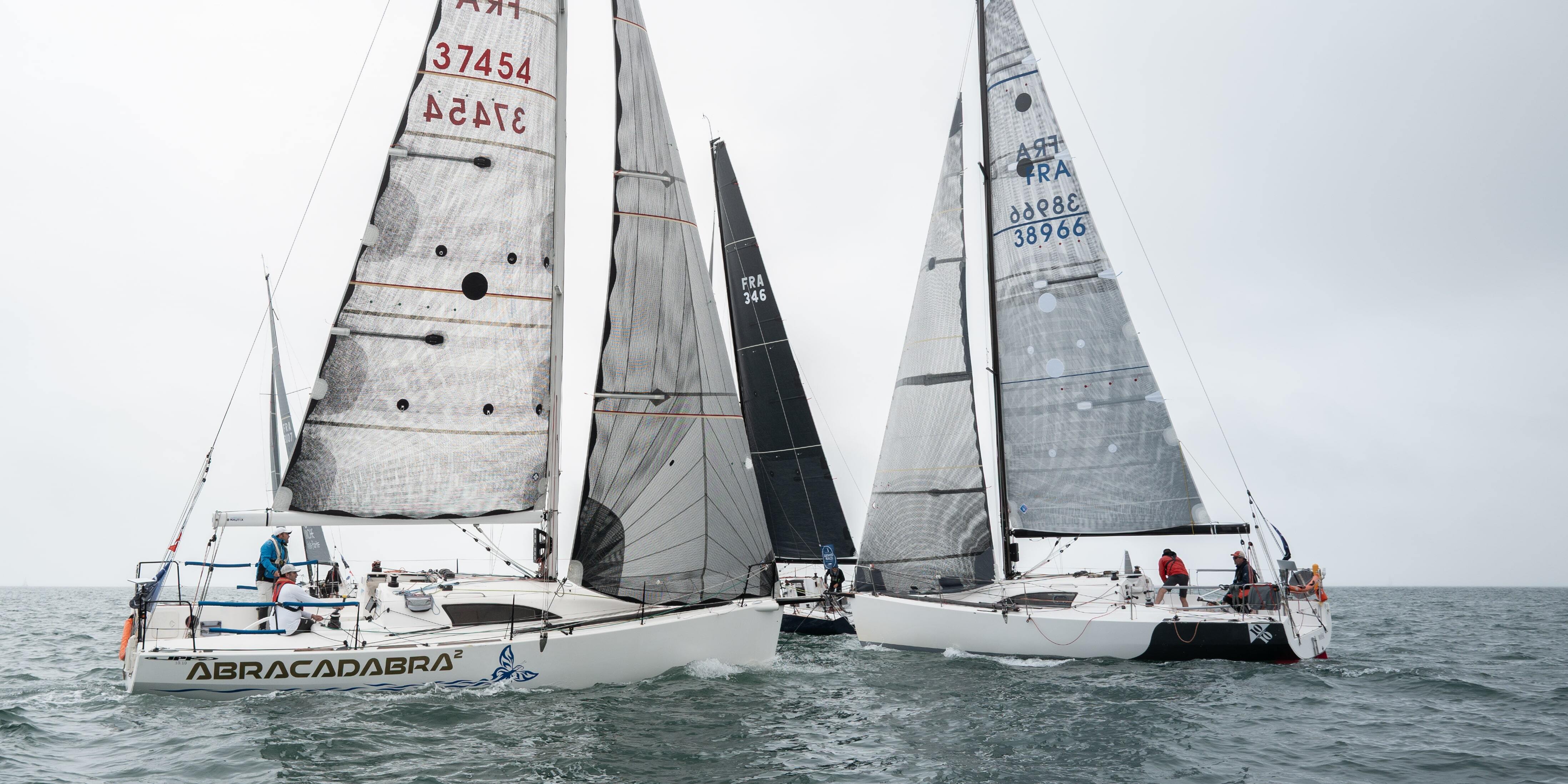 deux JPK 1010 se croisent lors du départ de l'Armen Race 2025