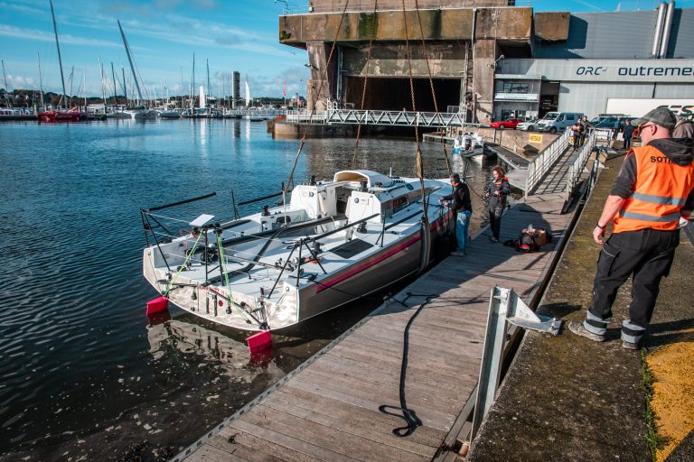 Un JPK 1050 qui vient d'être mis à l'eau à Lorient La Base