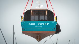 le Nomad 40 de JPK Composites, Sea Fever, gruté pour sa mise à l'eau