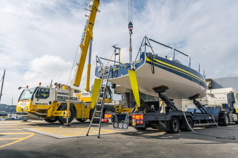 Un JPK 1050 qui vient d'être mis à l'eau à Lorient La Base