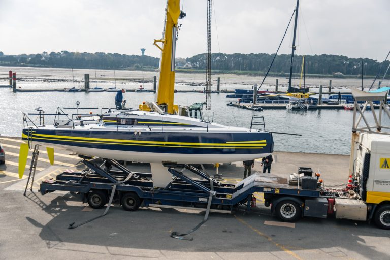 Un JPK 1050 qui vient d'être mis à l'eau à Lorient La Base