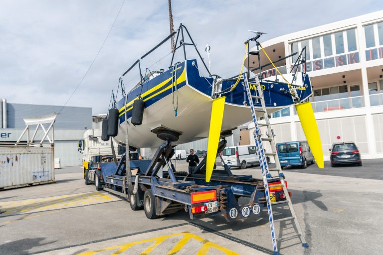Un JPK 1050 qui vient d'être mis à l'eau à Lorient La Base