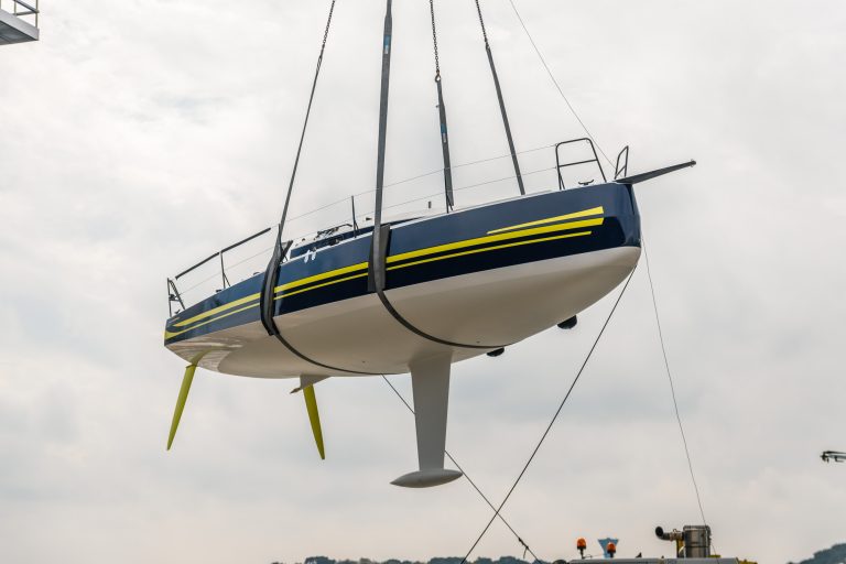 Un JPK 1050 qui vient d'être mis à l'eau à Lorient La Base