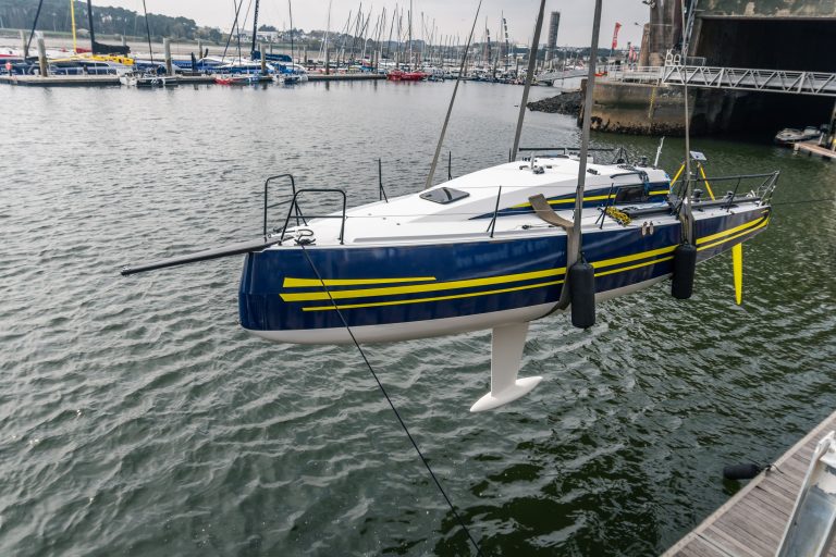 Un JPK 1050 qui vient d'être mis à l'eau à Lorient La Base